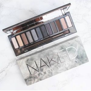 Urban Decay Naked Smoky Eyeshadow Palette